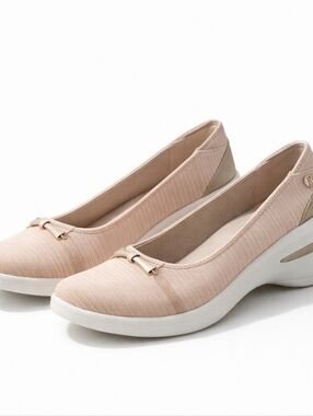 Bzees Blush Comfort Wedge Slip On Shoes Lightweight Cushioned Size 9 NWT